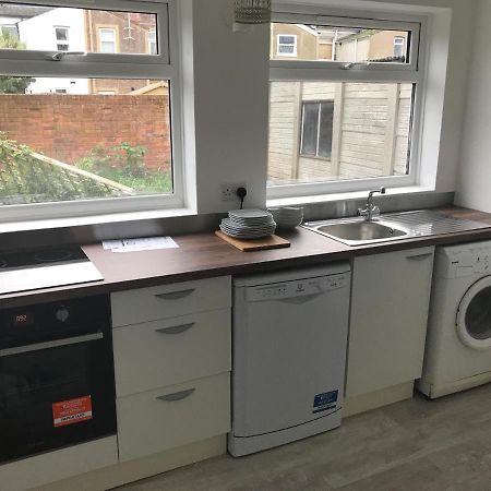 2 Bedroom Garden Apartment Cheltenham Luaran gambar